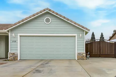 2528 E Beech Ct, Visalia, CA 93292 photo 4