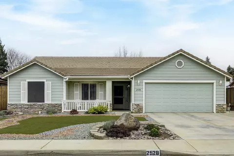 2528 E Beech Ct, Visalia, CA 93292