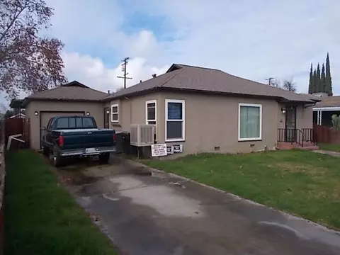 559 N Cherry St, Tulare, CA 93274 photo 3