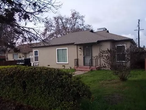 559 N Cherry St, Tulare, CA 93274 photo 2