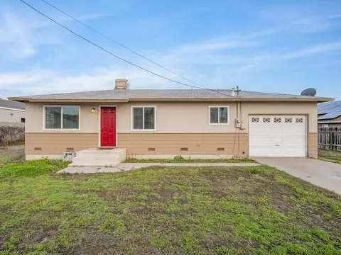 531 Kimball Ln, Hanford, CA 93230