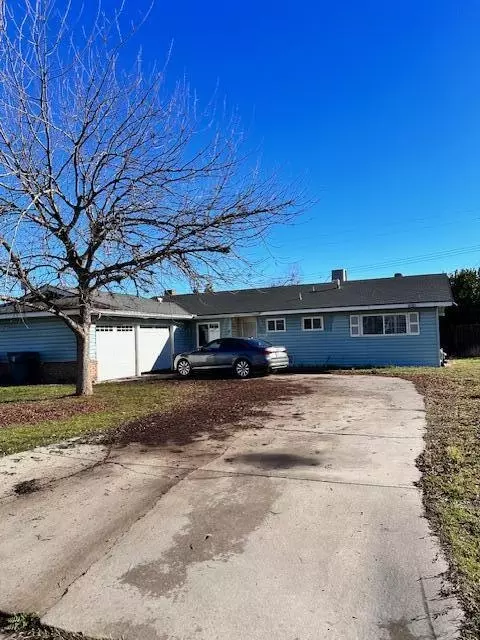 746 S Laspina St, Tulare, CA 93274