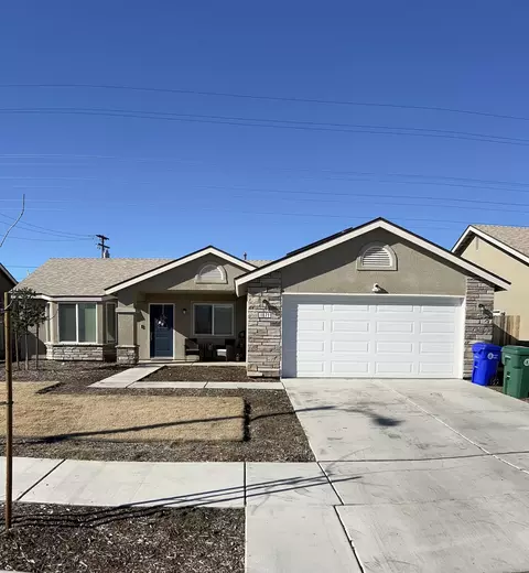 1071 Royal Oak Pl, Porterville, CA 93257