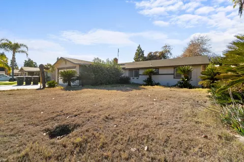 3731 S Mountain Ct, Visalia, CA 93277