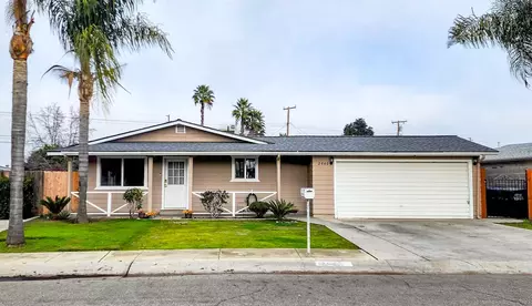 2840 N Canary Dr, Visalia, CA 93291