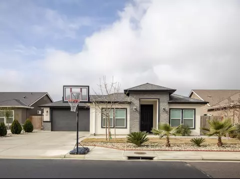 385 S Parkwest St, Porterville, CA 93257