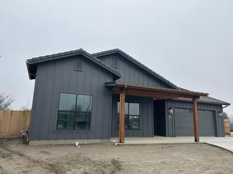 984 Hidden Ridge St, Tulare, CA 93274