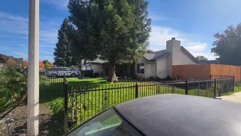 235 W Loyola Ave, Visalia, CA 93277
