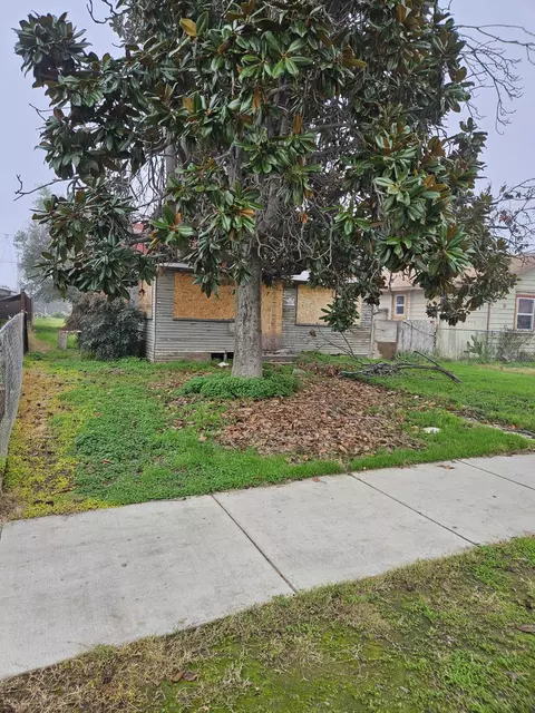 674 N Mirage Ave, Lindsay, CA 93247