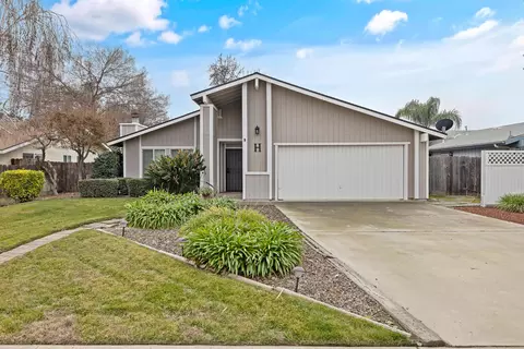 5425 W Seeger Ct, Visalia, CA 93277