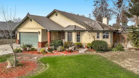 521 W Prospect Ave, Exeter, CA 93221