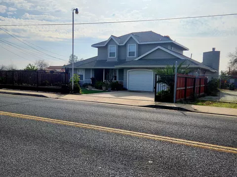 1629 E Roby Ave, Porterville, CA 93257