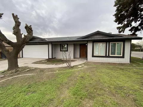 2037 W Perez Ave, Visalia, CA 93291