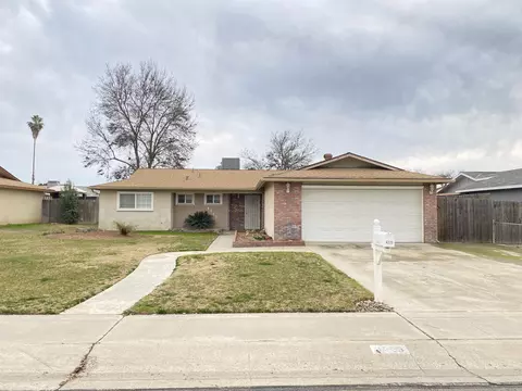 4223 W Country Ave, Visalia, CA 93277