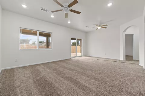 212 E Nebraska Ave, Dinuba, CA 93618 photo 4