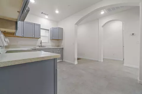 212 E Nebraska Ave, Dinuba, CA 93618 photo 11