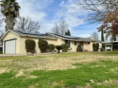 1158 Wren Dr, Hanford, CA 93230