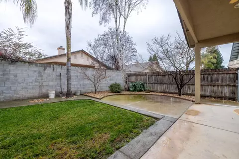 1635 E Dorothea Ave, Visalia, CA 93292 photo 20