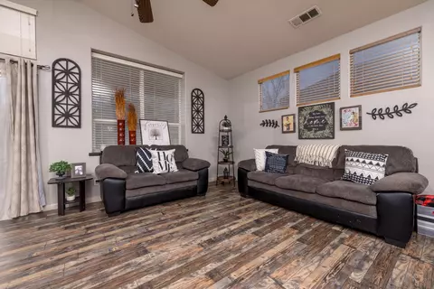 1635 E Dorothea Ave, Visalia, CA 93292 photo 5
