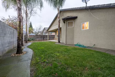 1635 E Dorothea Ave, Visalia, CA 93292 photo 21