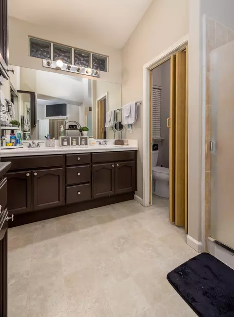 1635 E Dorothea Ave, Visalia, CA 93292 photo 12