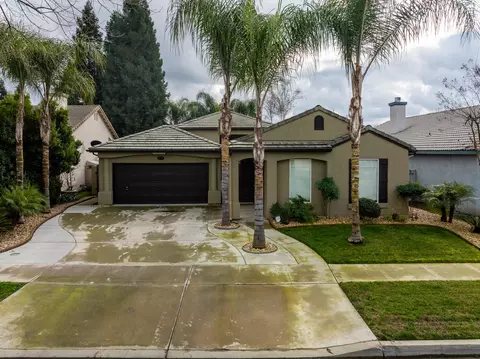 1635 E Dorothea Ave, Visalia, CA 93292
