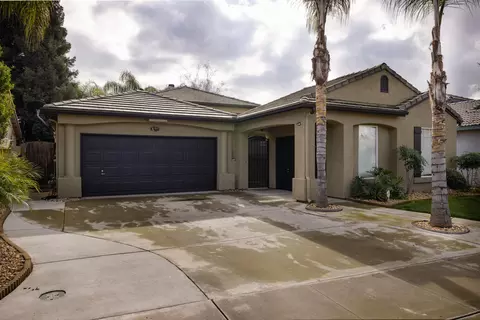 1635 E Dorothea Ave, Visalia, CA 93292 photo 2