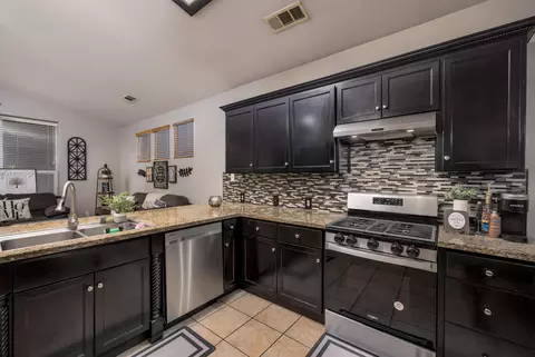 1635 E Dorothea Ave, Visalia, CA 93292 photo 6
