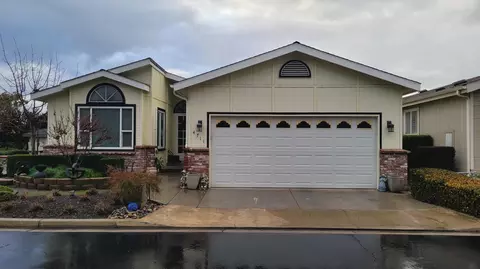 4711 S Woodland St, Visalia, CA 93277