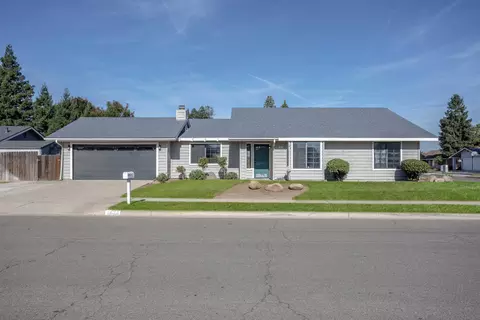 1876 Plymouth Ave, Tulare, CA 93274