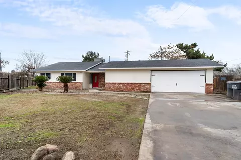 1447 Bradley St S, Visalia, CA 93292