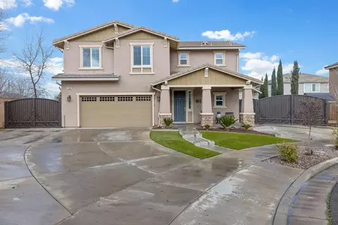 4448 W Oriole Ct, Visalia, CA 93291