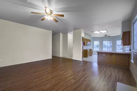 748 Vine St, Lemoore, CA 93245 photo 5