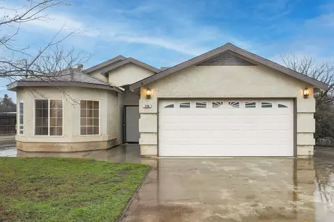 748 Vine St, Lemoore, CA 93245