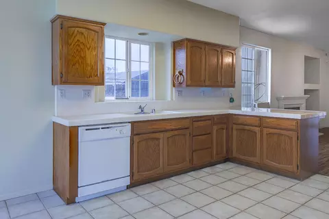 748 Vine St, Lemoore, CA 93245 photo 8