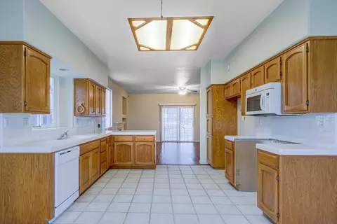 748 Vine St, Lemoore, CA 93245 photo 9