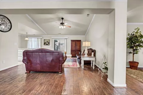 2234 E Chestnut Ct, Visalia, CA 93292 photo 4