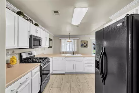 2234 E Chestnut Ct, Visalia, CA 93292 photo 11