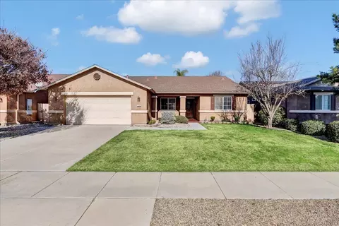 2234 E Chestnut Ct, Visalia, CA 93292