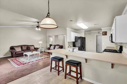 2234 E Chestnut Ct, Visalia, CA 93292 photo 9