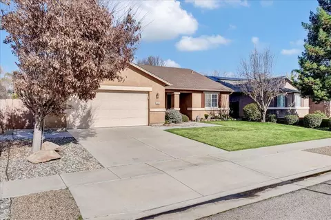 2234 E Chestnut Ct, Visalia, CA 93292 photo 2