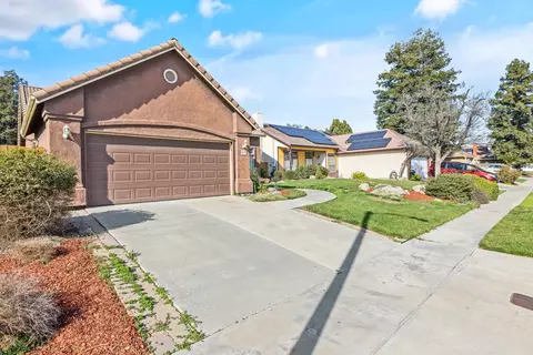 537 S Latimer St, Tulare, CA 93274