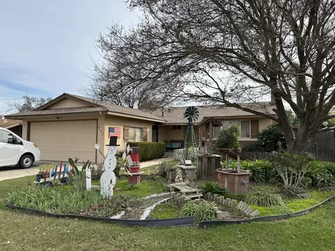 711 E Myrtle Ave, Visalia, CA 93292