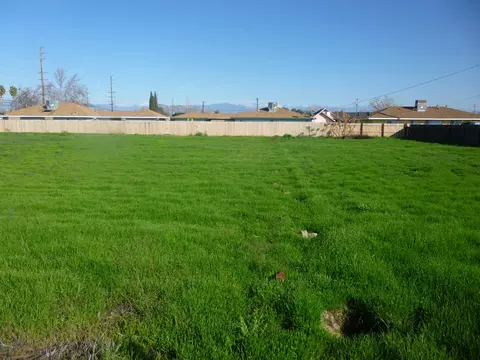 N Waukesha, Porterville, CA 93257