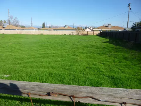 N Waukesha, Porterville, CA 93257