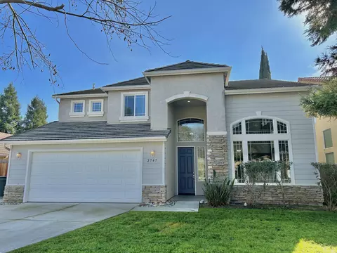 2747 E Seeger Ct, Visalia, CA 93292