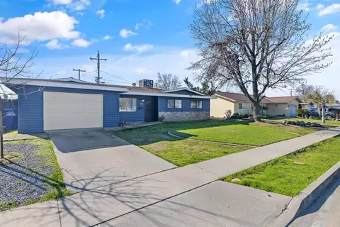 345 E Amber Way, Hanford, CA 93230 photo 3