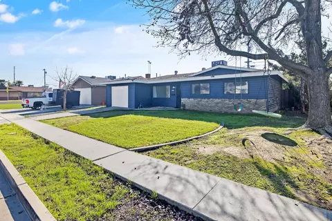 345 E Amber Way, Hanford, CA 93230 photo 2
