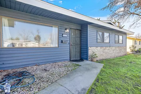 345 E Amber Way, Hanford, CA 93230 photo 4