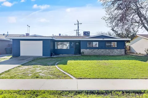 345 E Amber Way, Hanford, CA 93230